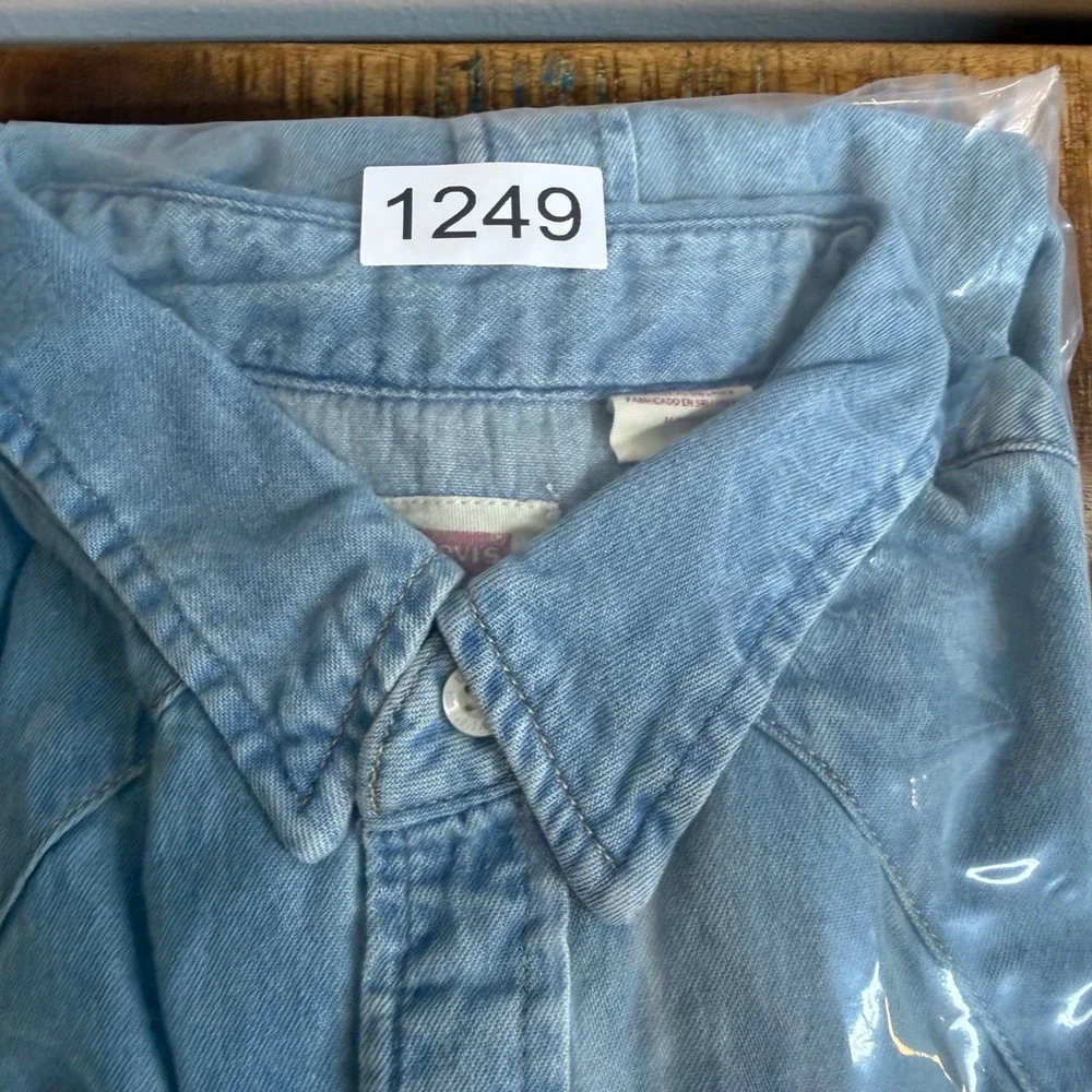 Levis Western Pearl Snap Shirt Mens M Standard Fit Light Wash Blue Denim